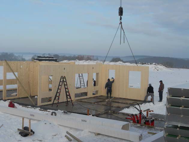 Processus constructif Montage des panneaux de bois lamellé contrecollé croisé - 1