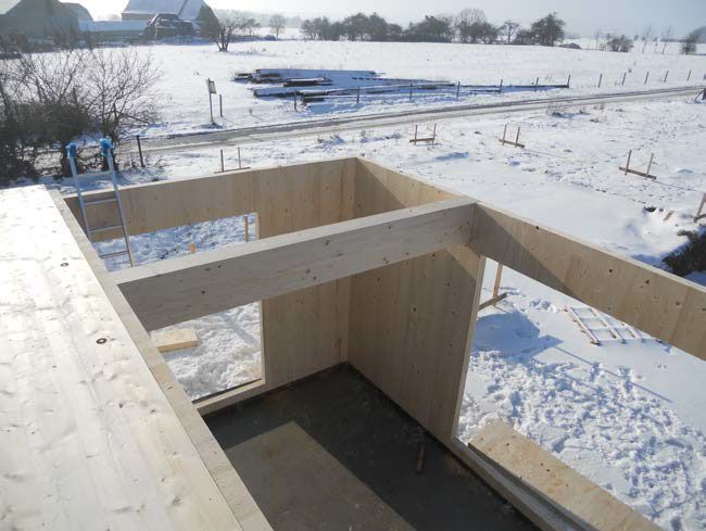 Processus constructif Montage des panneaux de bois lamellé contrecollé croisé - 2