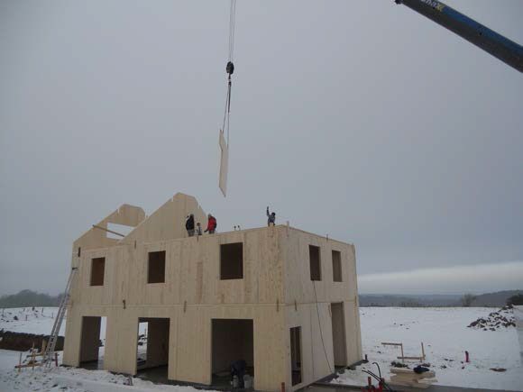 Processus constructif Montage des panneaux de bois lamellé contrecollé croisé - 5