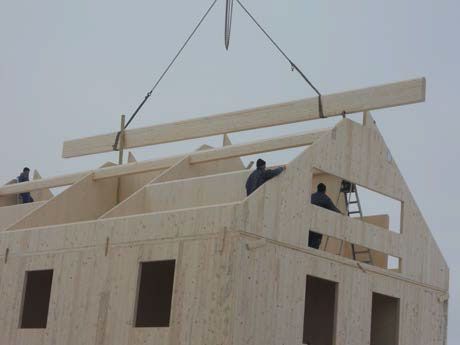 Processus constructif Montage des panneaux de bois lamellé contrecollé croisé - 6